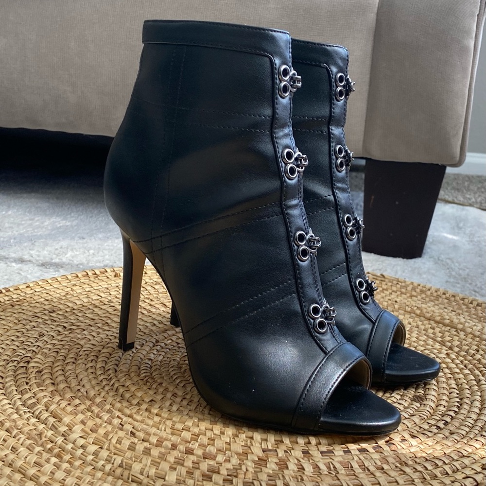 Women open toe booty, size 5
